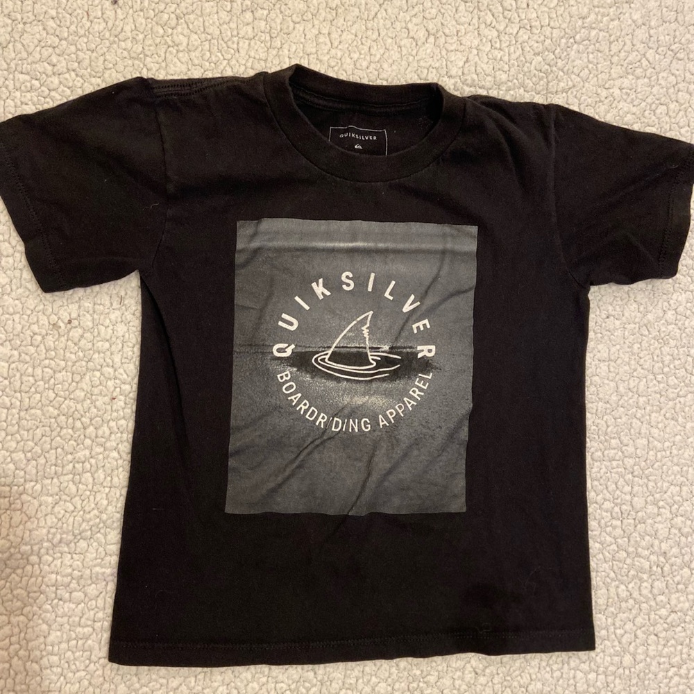 Quicksilver Youth graphic Tee Size 5